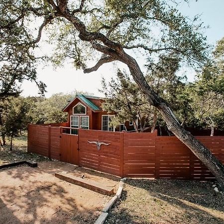 The Longhorn Cabin - Cabins At Rim Rock Остин Экстерьер фото